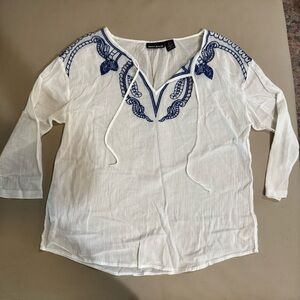 DKNY White Tunic Blue Paisley Embroidery 100% Cotton Blouse Womens Small EUC